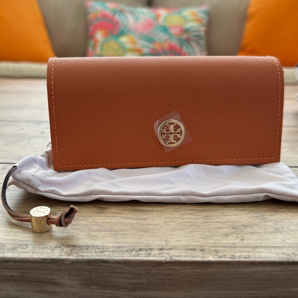 COPY - New Tory Burch Eyeglass Case with Fabric Pouch. - Picture 3 of 10